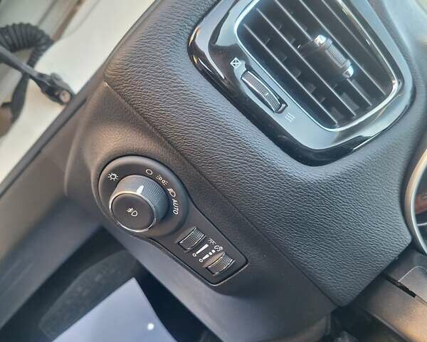 Білий Джип Compass, об'ємом двигуна 2.36 л та пробігом 180 тис. км за 13150 $, фото 25 на Automoto.ua