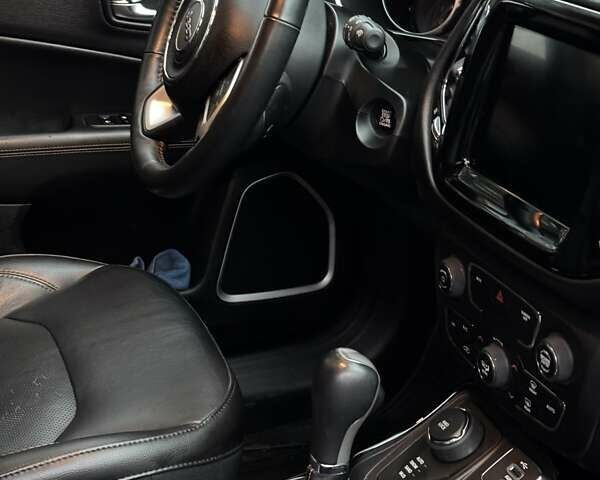 Джип Компас 2018 в Днепре (Днепропетровске) на Automoto.ua Белый Джип Компас, объемом двигателя 2.36 л и пробегом 112 тыс. км за 16300 $, фото 12 на Automoto.ua