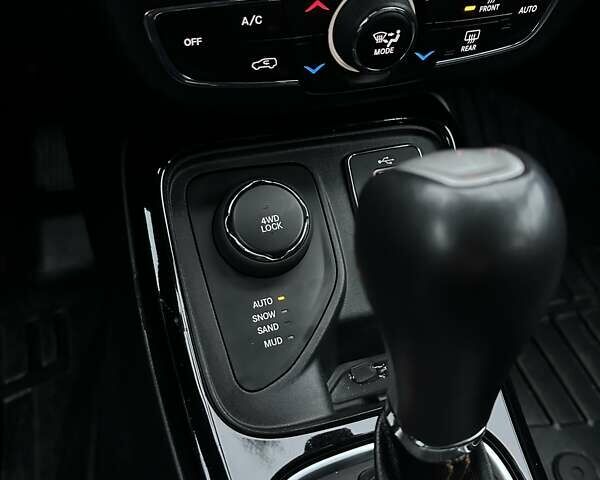 Белый Джип Компас, объемом двигателя 2.4 л и пробегом 101 тыс. км за 16800 $, фото 23 на Automoto.ua