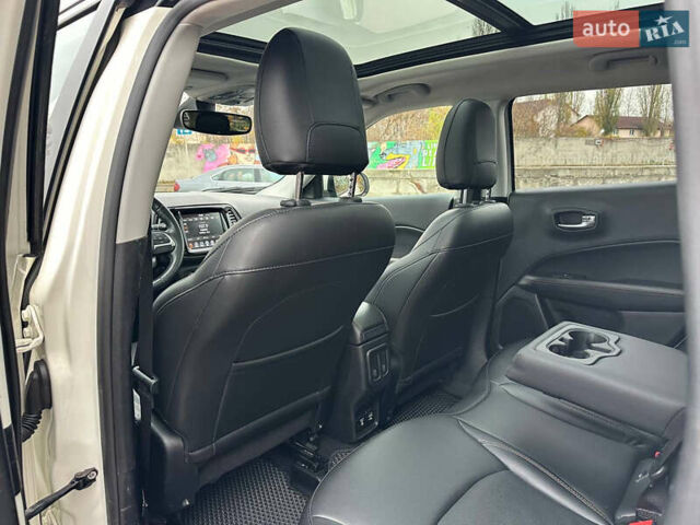 Белый Джип Компас, объемом двигателя 2.36 л и пробегом 190 тыс. км за 12900 $, фото 25 на Automoto.ua