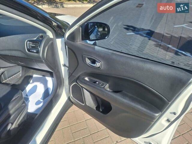 Білий Джип Compass, об'ємом двигуна 2.36 л та пробігом 180 тис. км за 13150 $, фото 31 на Automoto.ua