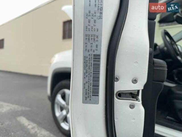 Білий Джип Compass, об'ємом двигуна 2.36 л та пробігом 300 тис. км за 2400 $, фото 9 на Automoto.ua