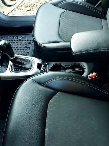 Білий Джип Compass, об'ємом двигуна 2.36 л та пробігом 81 тис. км за 17500 $, фото 10 на Automoto.ua