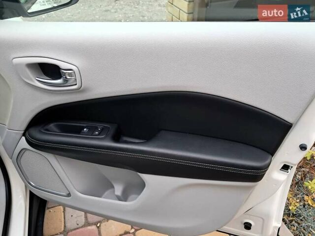 Белый Джип Компас, объемом двигателя 2.36 л и пробегом 117 тыс. км за 14300 $, фото 27 на Automoto.ua