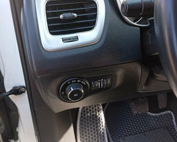Білий Джип Compass, об'ємом двигуна 2.4 л та пробігом 64 тис. км за 14500 $, фото 14 на Automoto.ua