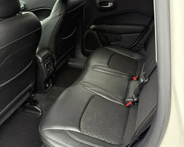 Білий Джип Compass, об'ємом двигуна 2.4 л та пробігом 172 тис. км за 14000 $, фото 10 на Automoto.ua