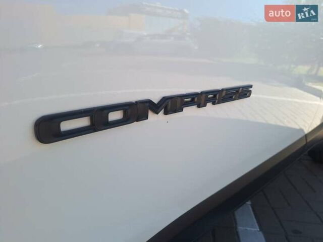Білий Джип Compass, об'ємом двигуна 2.36 л та пробігом 180 тис. км за 13150 $, фото 12 на Automoto.ua