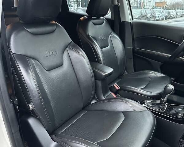 Белый Джип Компас, объемом двигателя 2.4 л и пробегом 101 тыс. км за 16800 $, фото 38 на Automoto.ua