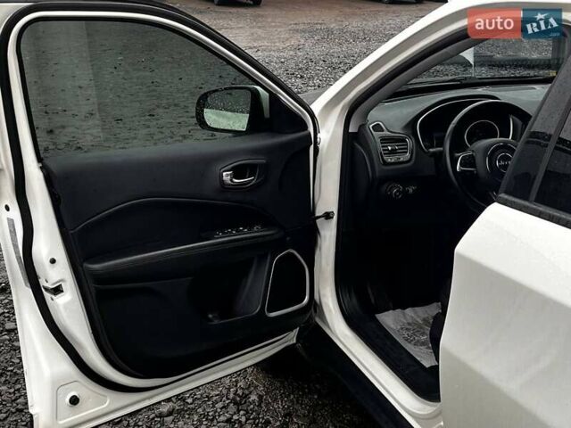 Белый Джип Компас, объемом двигателя 2.4 л и пробегом 225 тыс. км за 10700 $, фото 6 на Automoto.ua