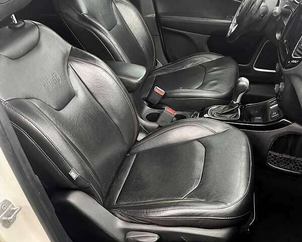 Белый Джип Компас, объемом двигателя 2.4 л и пробегом 225 тыс. км за 10700 $, фото 26 на Automoto.ua