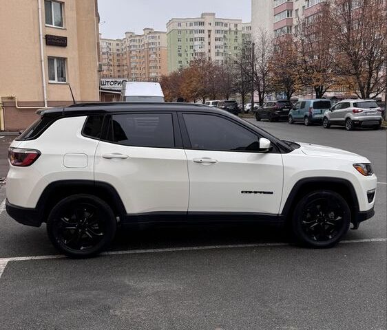 Белый Джип Компас, объемом двигателя 2.4 л и пробегом 131 тыс. км за 15200 $, фото 1 на Automoto.ua
