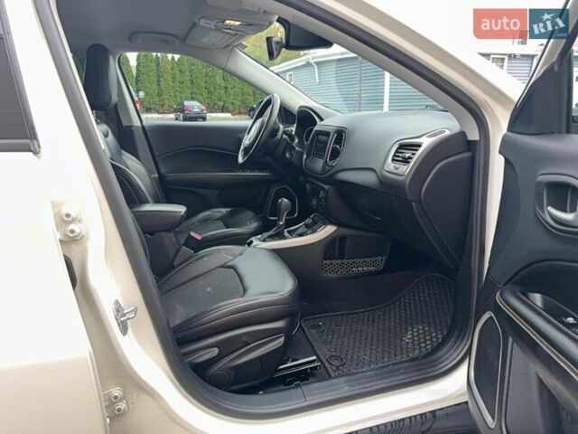 Білий Джип Compass, об'ємом двигуна 2.36 л та пробігом 300 тис. км за 2400 $, фото 4 на Automoto.ua