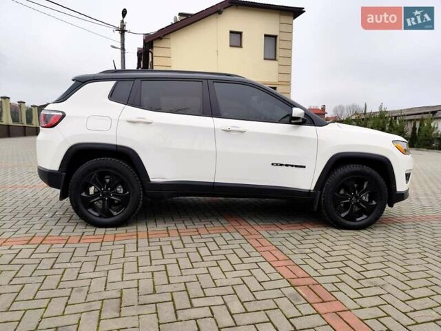Белый Джип Компас, объемом двигателя 2.36 л и пробегом 74 тыс. км за 16250 $, фото 3 на Automoto.ua