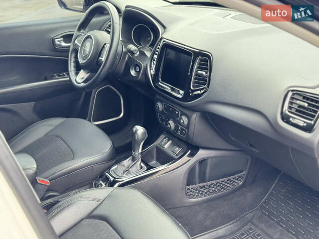 Білий Джип Compass, об'ємом двигуна 2.4 л та пробігом 64 тис. км за 16500 $, фото 6 на Automoto.ua
