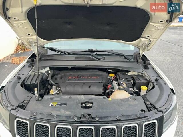 Білий Джип Compass, об'ємом двигуна 2.36 л та пробігом 300 тис. км за 2400 $, фото 7 на Automoto.ua