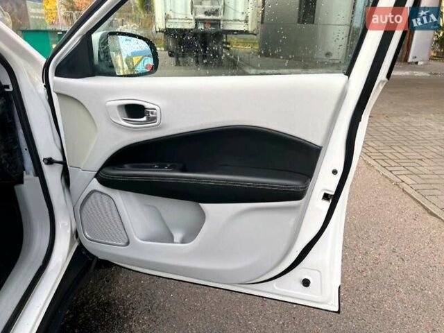 Белый Джип Компас, объемом двигателя 2.36 л и пробегом 117 тыс. км за 14900 $, фото 10 на Automoto.ua