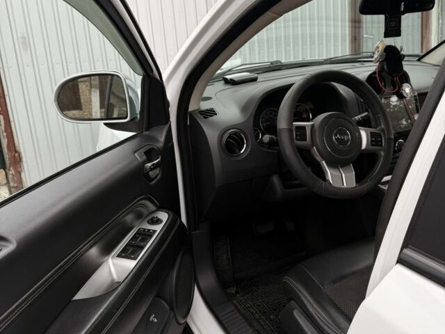 Белый Джип Компас, объемом двигателя 2 л и пробегом 190 тыс. км за 11500 $, фото 5 на Automoto.ua