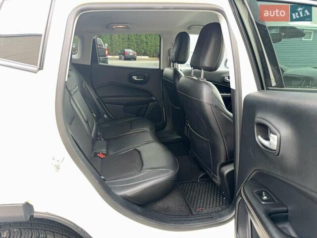 Білий Джип Compass, об'ємом двигуна 2.36 л та пробігом 300 тис. км за 2400 $, фото 6 на Automoto.ua