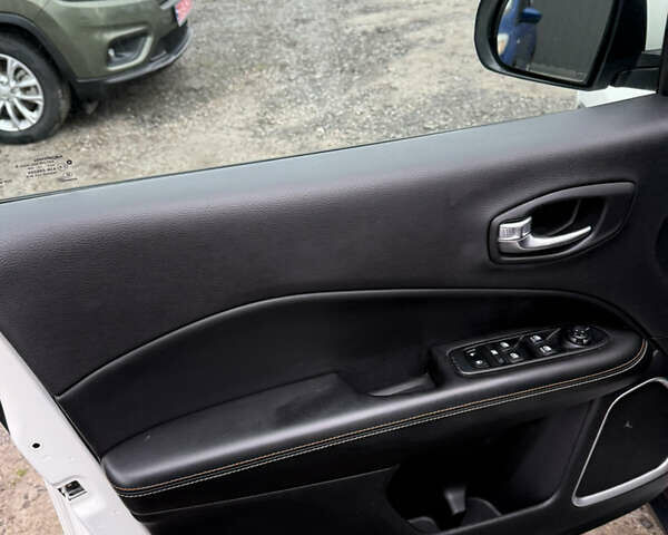 Білий Джип Compass, об'ємом двигуна 2.4 л та пробігом 172 тис. км за 14000 $, фото 14 на Automoto.ua