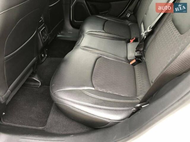 Білий Джип Compass, об'ємом двигуна 2.4 л та пробігом 52 тис. км за 15500 $, фото 11 на Automoto.ua