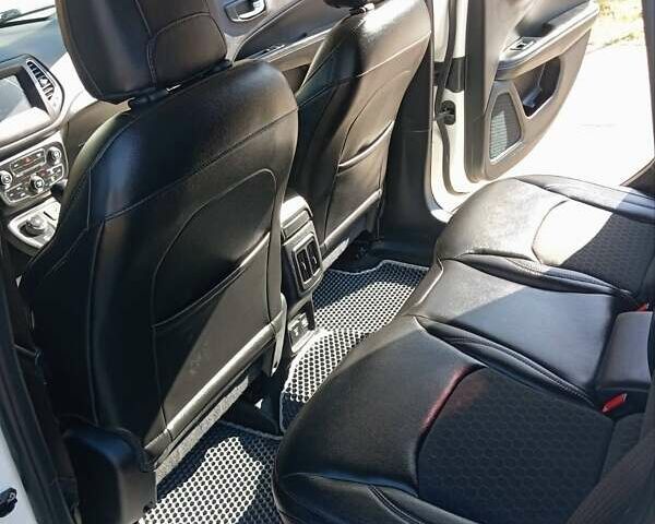 Білий Джип Compass, об'ємом двигуна 2.4 л та пробігом 64 тис. км за 14500 $, фото 15 на Automoto.ua