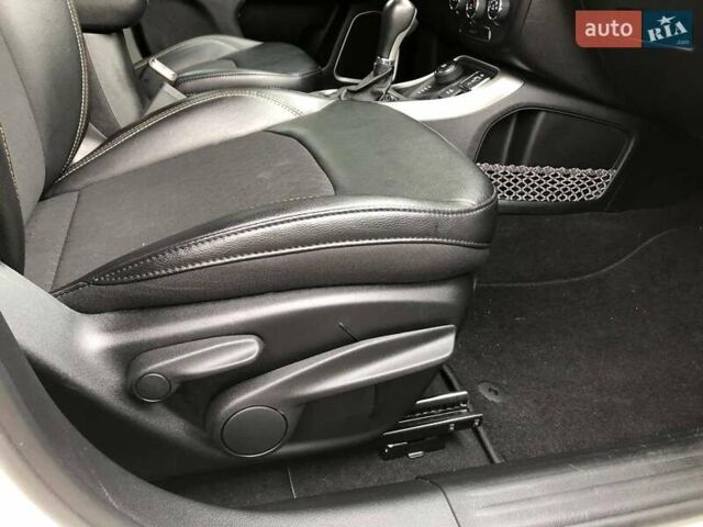 Білий Джип Compass, об'ємом двигуна 2.4 л та пробігом 52 тис. км за 15500 $, фото 8 на Automoto.ua