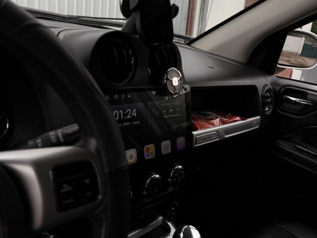 Белый Джип Компас, объемом двигателя 2 л и пробегом 190 тыс. км за 11500 $, фото 1 на Automoto.ua