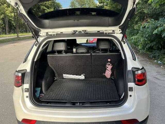 Белый Джип Компас, объемом двигателя 2.4 л и пробегом 70 тыс. км за 10000 $, фото 6 на Automoto.ua