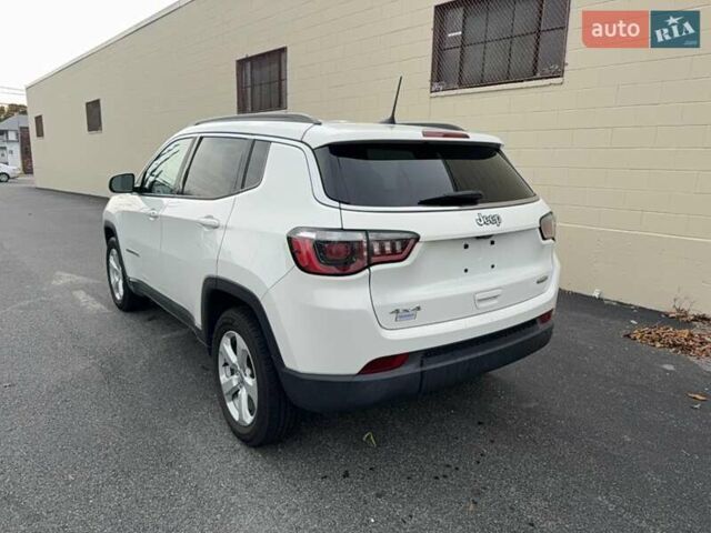 Білий Джип Compass, об'ємом двигуна 2.36 л та пробігом 300 тис. км за 2400 $, фото 2 на Automoto.ua