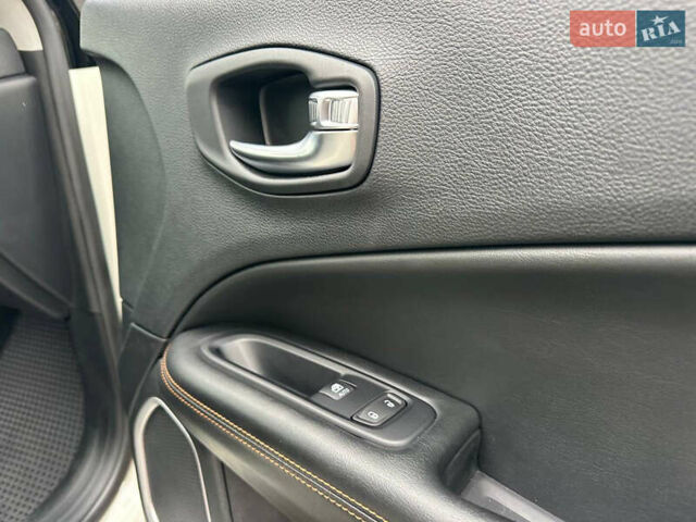 Белый Джип Компас, объемом двигателя 2.36 л и пробегом 190 тыс. км за 12900 $, фото 37 на Automoto.ua