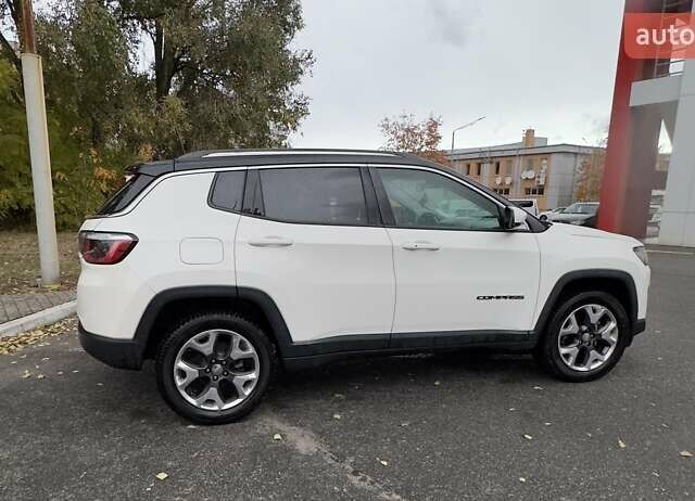 Джип Компас 2018 в Днепре (Днепропетровске) на Automoto.ua Белый Джип Компас, объемом двигателя 2.36 л и пробегом 112 тыс. км за 16300 $, фото 5 на Automoto.ua