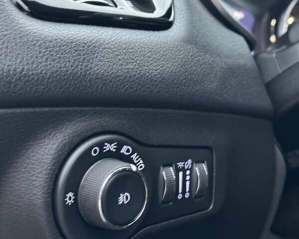 Белый Джип Компас, объемом двигателя 2.4 л и пробегом 101 тыс. км за 16800 $, фото 29 на Automoto.ua