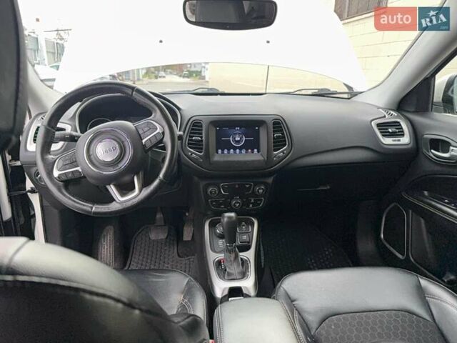 Білий Джип Compass, об'ємом двигуна 2.36 л та пробігом 300 тис. км за 2400 $, фото 5 на Automoto.ua