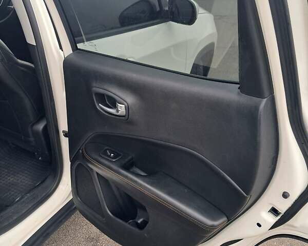 Білий Джип Compass, об'ємом двигуна 2.4 л та пробігом 130 тис. км за 15500 $, фото 30 на Automoto.ua