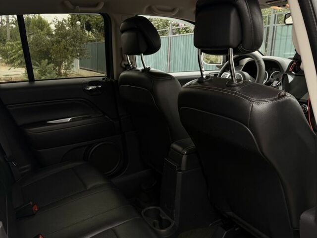 Белый Джип Компас, объемом двигателя 2 л и пробегом 190 тыс. км за 11500 $, фото 3 на Automoto.ua