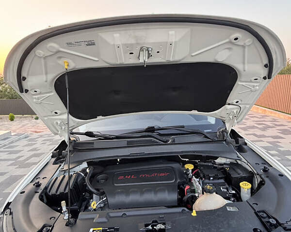 Білий Джип Compass, об'ємом двигуна 2.36 л та пробігом 157 тис. км за 15900 $, фото 43 на Automoto.ua