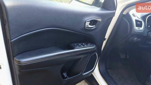 Білий Джип Compass, об'ємом двигуна 2.36 л та пробігом 81 тис. км за 17500 $, фото 9 на Automoto.ua