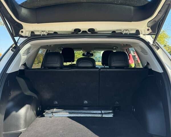 Білий Джип Compass, об'ємом двигуна 2.4 л та пробігом 130 тис. км за 15000 $, фото 5 на Automoto.ua