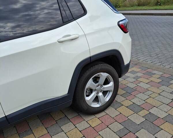 Белый Джип Компас, объемом двигателя 2.4 л и пробегом 157 тыс. км за 14300 $, фото 1 на Automoto.ua