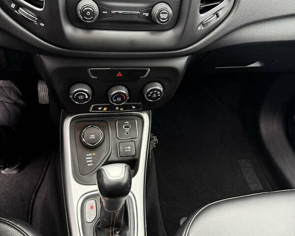 Білий Джип Compass, об'ємом двигуна 2.4 л та пробігом 172 тис. км за 14000 $, фото 12 на Automoto.ua