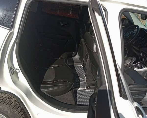 Білий Джип Compass, об'ємом двигуна 2.4 л та пробігом 64 тис. км за 14500 $, фото 18 на Automoto.ua