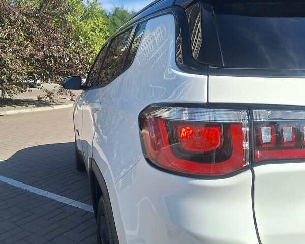 Білий Джип Compass, об'ємом двигуна 2.36 л та пробігом 180 тис. км за 13150 $, фото 9 на Automoto.ua