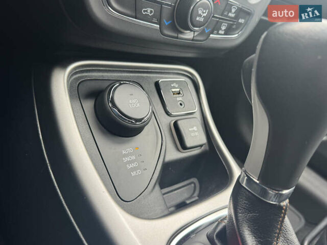 Білий Джип Compass, об'ємом двигуна 2.36 л та пробігом 96 тис. км за 14900 $, фото 34 на Automoto.ua