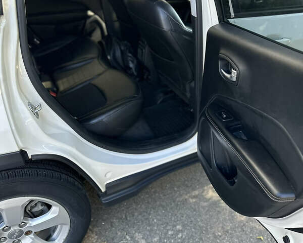 Белый Джип Компас, объемом двигателя 2.36 л и пробегом 75 тыс. км за 14800 $, фото 13 на Automoto.ua