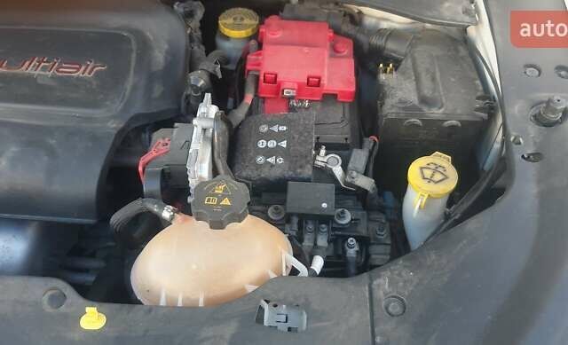 Джип Compass 2019 у Івано-Франківську на Automoto.ua Білий Джип Compass, об'ємом двигуна 2.36 л та пробігом 82 тис. км за 14900 $, фото 8 на Automoto.ua