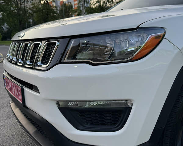 Білий Джип Compass, об'ємом двигуна 2.4 л та пробігом 177 тис. км за 12500 $, фото 7 на Automoto.ua