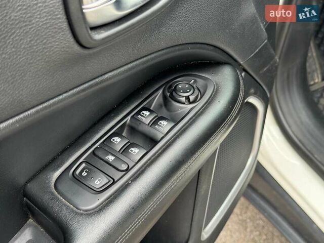 Білий Джип Compass, об'ємом двигуна 2.4 л та пробігом 119 тис. км за 17890 $, фото 12 на Automoto.ua