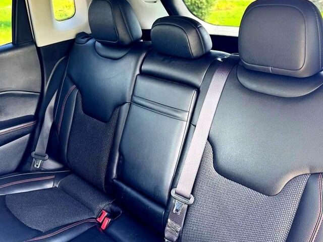 Білий Джип Compass, об'ємом двигуна 2.4 л та пробігом 108 тис. км за 17000 $, фото 5 на Automoto.ua