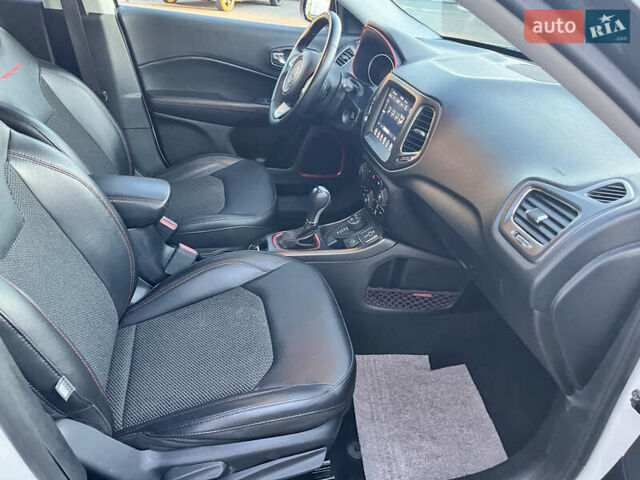 Джип Компас 2019 в Киеве на Automoto.ua Белый Джип Компас, объемом двигателя 2.36 л и пробегом 109 тыс. км за 17500 $, фото 38 на Automoto.ua