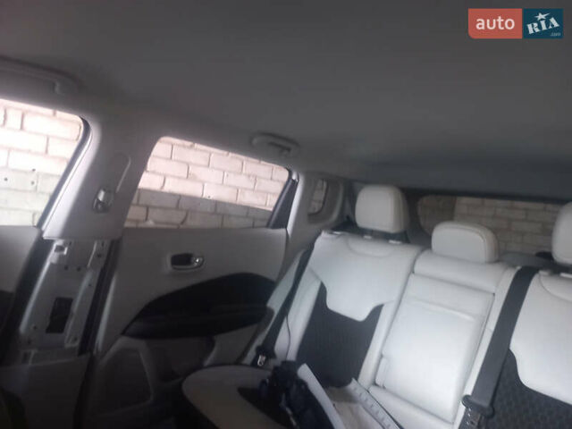 Білий Джип Compass, об'ємом двигуна 2.4 л та пробігом 125 тис. км за 12500 $, фото 7 на Automoto.ua